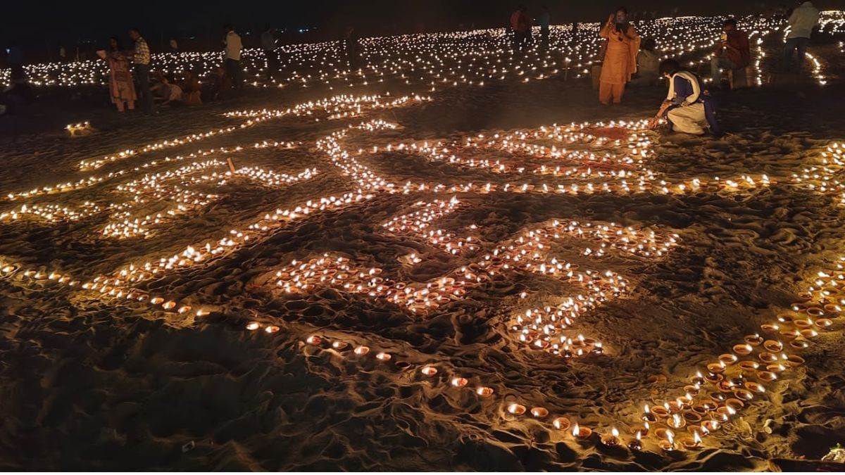 https://www.jagranimages.com/images/newimg/15112024/15_11_2024-varanasi_live_updates_23831637_184533820.jpg