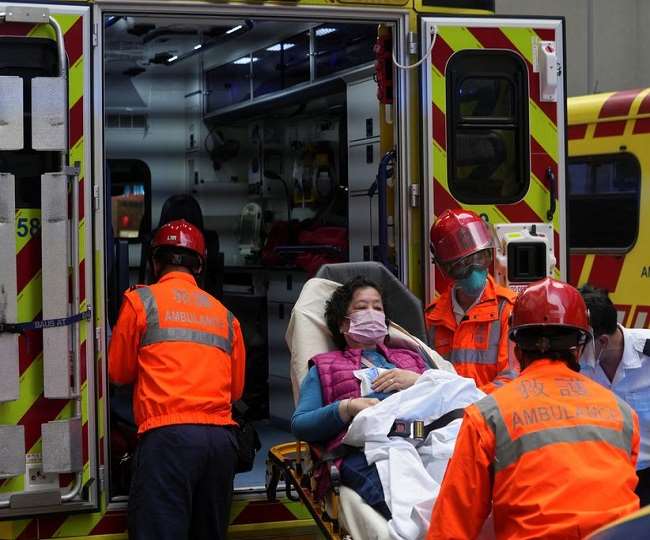 hong kong fire more than 300 trapped in world trade centre building after fire