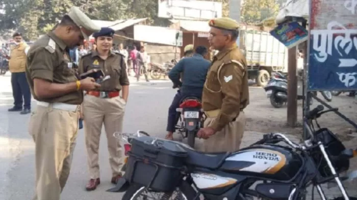 Fatmat Police Fatehpur: हेलमेट पहनकर दफ्तर न आने पर इंस्पेक्टर समेत 33 पुलिस कर्मियों ...