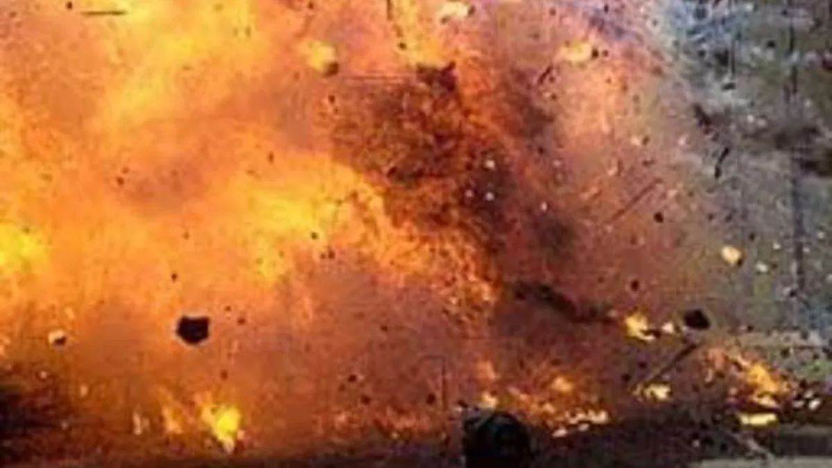 chhattisgarh news ied blast in kanker chhattisgarh bsf jawan injured