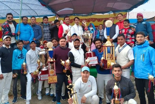 mahadev xi chr39 s team won the cricket trophy