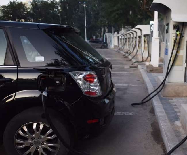 सरकार ने इलेक्ट्रिक कारों की चार्जिंग के लिए नई नीति घोषित की है।