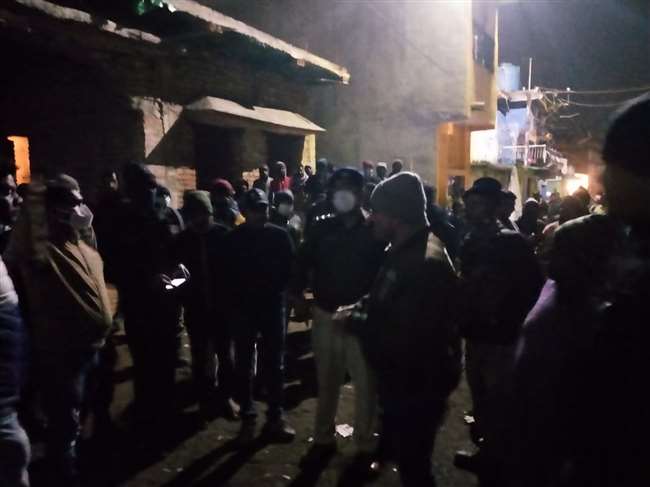 रांची के खलारी में हमले के बाद जवानों को बचाने पहुंची पुल‍िस। जागरण