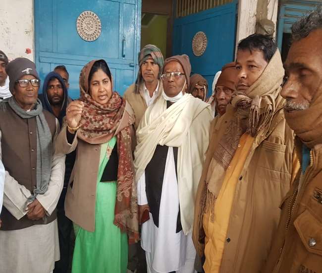 रालोद की स्थानीय पार्टी कार्यकर्ताओं के साथ टिकट की लाइन में लगी प्रीति धनगर के आवास पर बैठक हुई।