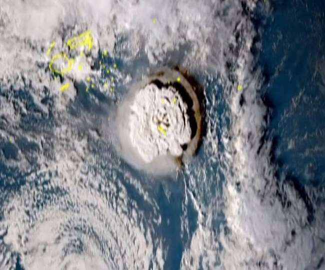 शनिवार शाम में हुए ज्वालामुखी विस्फोट को उपग्रह से ली गई तस्वीर