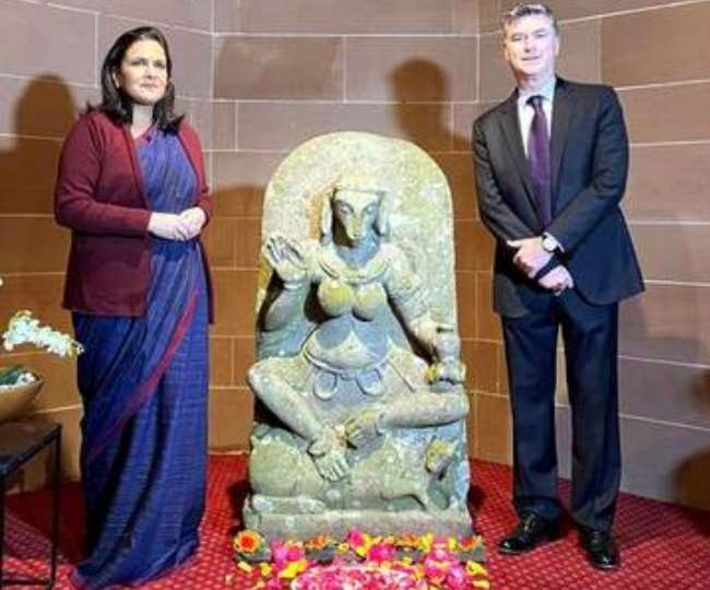केंद्रीय मंत्री जी. किशन रेड्डी ने कहा कि 10वीं शताब्दी की योगिनी देवी की मूर्ति भारत लाई जा रही है।