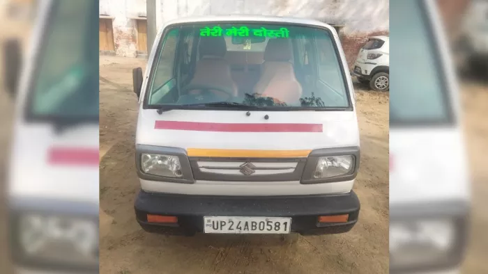 तीनों के पास से बरामद कार पर भी लिखा तेरी मेरी दोस्ती। जागरण