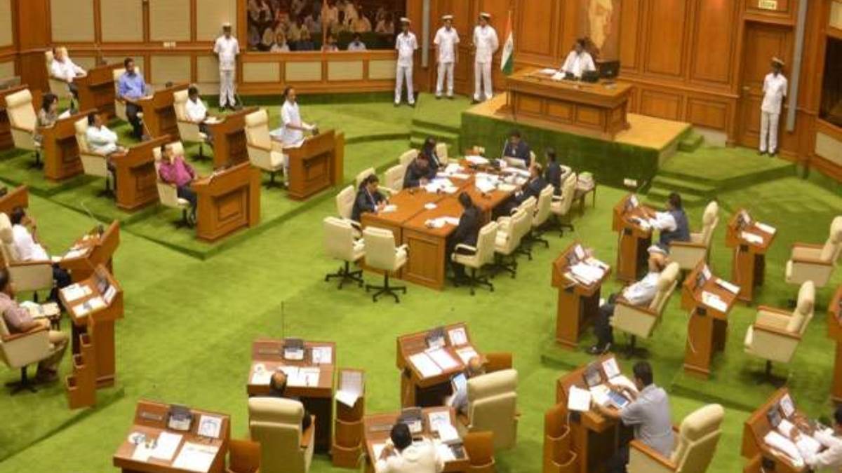 Goa Assembly विपक्षी विधायकों ने डाली राज्यपाल के अभिभाषण में खलल, मार्शल ने सदन से बाहर का