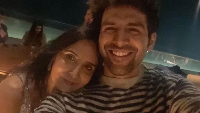 Karthik Aryan wished his mother on her birthday, wrote- 'You are my queen', via- twitter