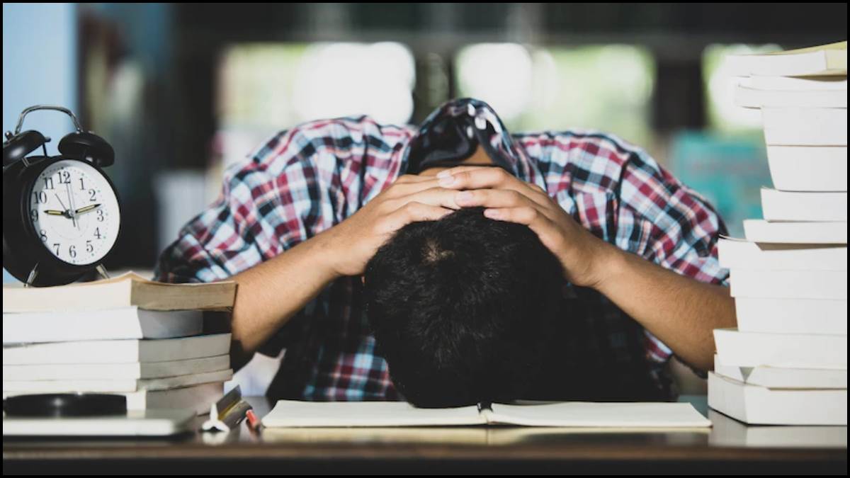 Exam Stress: परीक्षा आते ही तनाव का शिकार हो रहे हैं बच्चे? इन तरीकों से  पेरेंट्स कर सकते हैं उनकी मदद - Exam Stress Management parents can help  their child in managing