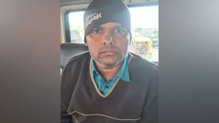 गुजरात पुलिस ने 11 दिनों की कड़ी मशक्कत के बाद के एस मंजूनाथ को गिरफ्तार किया है।