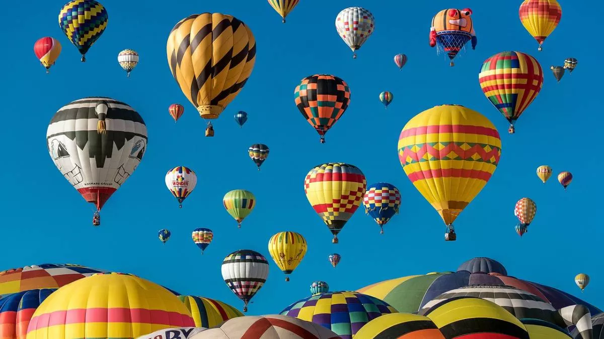 Varanasi Balloon Festival: वाराणसी में 17 जनवरी से शुरू हो रहा है बैलून  फेस्टिवल, जानें पूरी डिटेल्स - Varanasi Balloon Festival hot air balloon  festival and boat race will be organised from