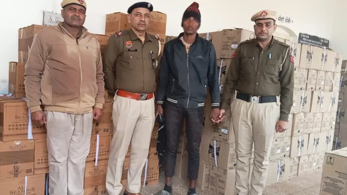 गुजरात ले जा रहे अवैध शराब का कंटेनर पकड़ा, 627 पेटी हुई बरामद।