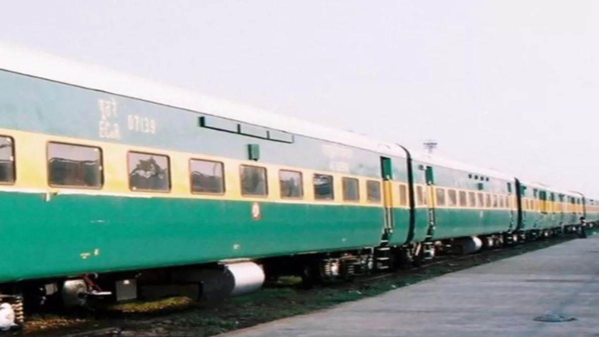 https://www.jagranimages.com/images/newimg/16012024/16_01_2024-drank_alcohol_in_gareeb_rath_train_23631010.jpg
