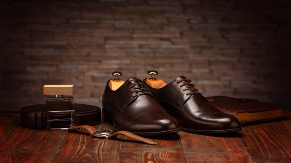 https://www.jagranimages.com/images/newimg/16012024/16_01_2024-formal_shoes_for_men_brands_23630838.jpg