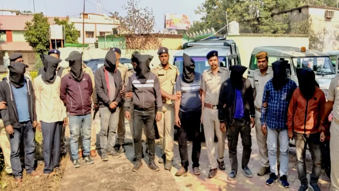 Odisha News: रसोई गैस सिलिंडर चोरी करने वाले गिरोह के नौ सदस्य गिरफ्तार, बरगढ़ पुलिस ने की कार्रवाई