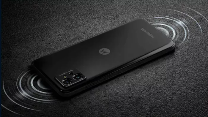 Motorola के इस क्लासी फोन को कम कीमत में बना सकते हैं अपना