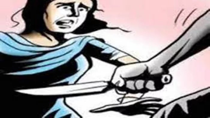बेटी ने मां-बाप पर किया चाकू से हमला।