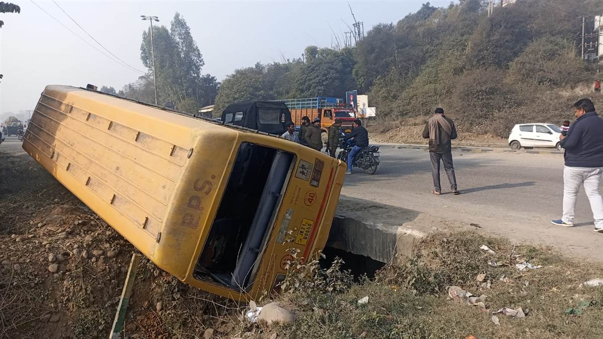 school bus full of students overturned in samba seven children and two teachers injured in the incident admitted to hospital for treatment