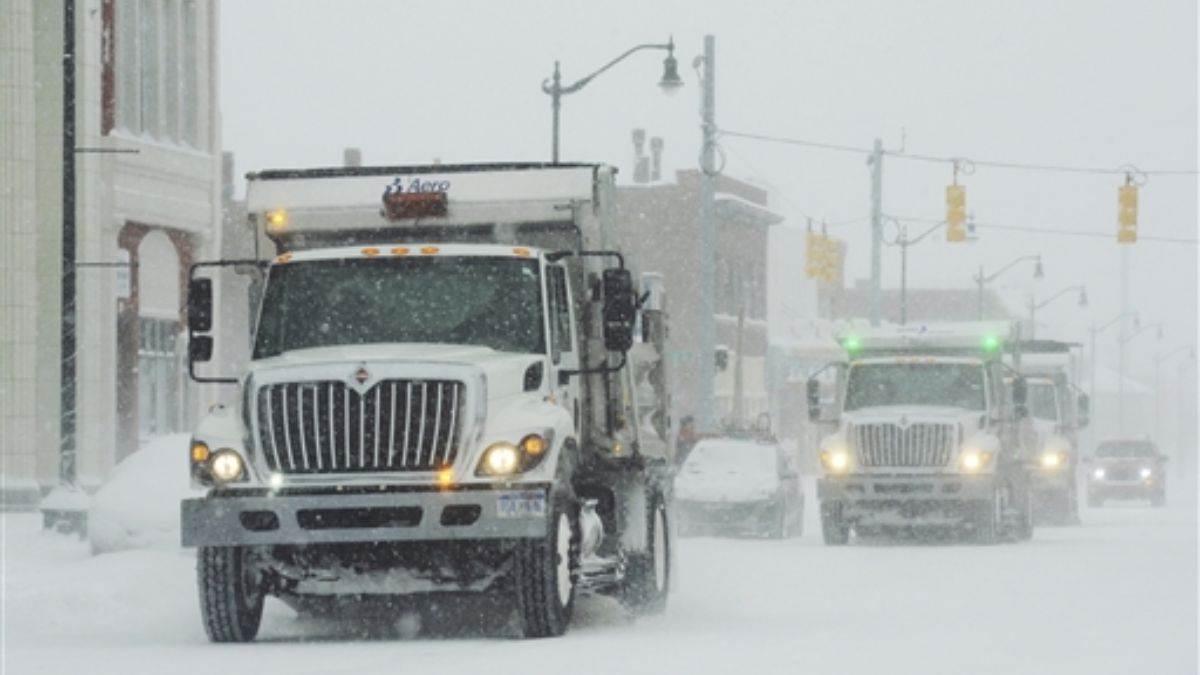 https://www.jagranimages.com/images/newimg/16012024/16_01_2024-us_snow_storm__23630867.jpg
