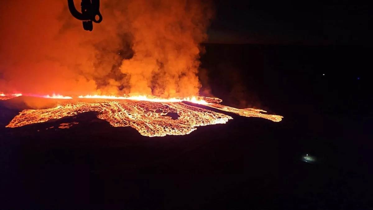 https://www.jagranimages.com/images/newimg/16012024/16_01_2024-volcano_23630324.jpg