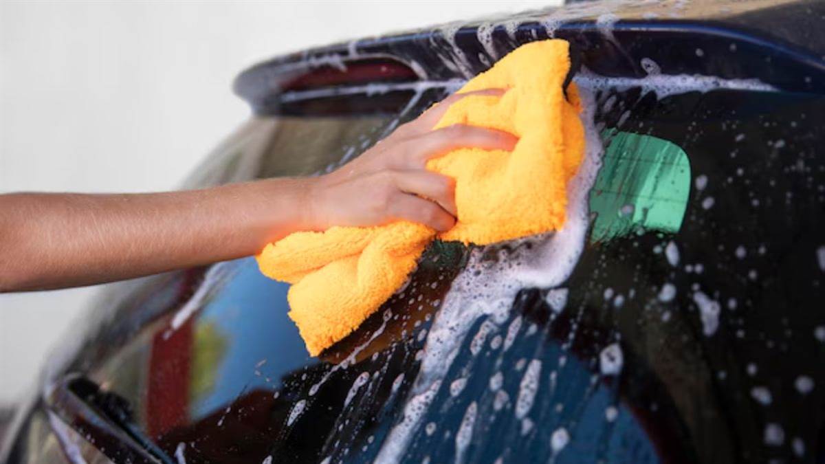 https://www.jagranimages.com/images/newimg/16012025/16_01_2025-car_wash1_23867595.jpg