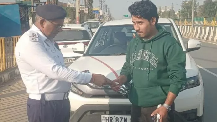 Traffic Challan: गुरुग्राम में 15 दिन में 4390 वाहन चालकों के कटे चालान। जागरण फोटो