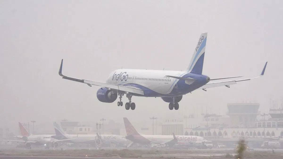 darbhanga due to fog indigo kolkata hyderabad and delhi flights cancelled one diverted to varanasi