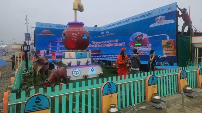 श्रद्धालुओं को लुभा रहा सेल्फी प्वाइंट का ग्रामीण परिवेश।