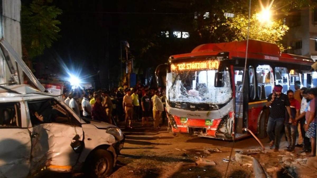 88 people lost their lives in 834 accidents shocking revelations in the report about red best buses in mumbai