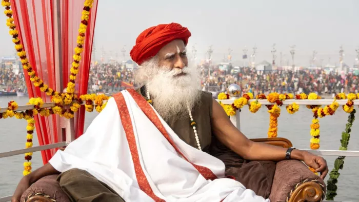 सद्गुरु ने गंगा का महत्व समझाते हुए कहा कि गंगा केवल एक नदी नहीं, यह भारत की आत्मा है।