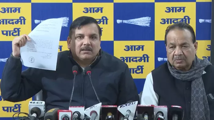 तीन साल बाद आबकारी घोटाले में गृह मंत्रालय से मंजूरी पर संजय सिंह का बीजेपी पर हमला।