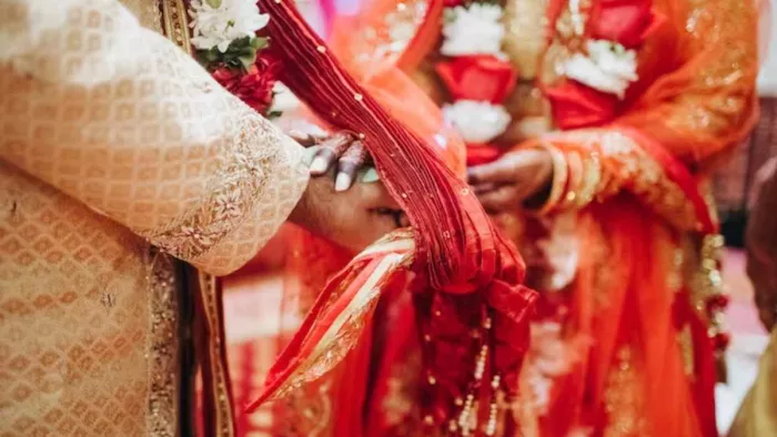 Gathbandhan In Wedding:: शादी में क्यों किया जाता है वर-वधु का गठबंधन?