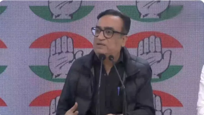 'कांग्रेस के बैंक खाते फ्रीज किए गए - माकन
