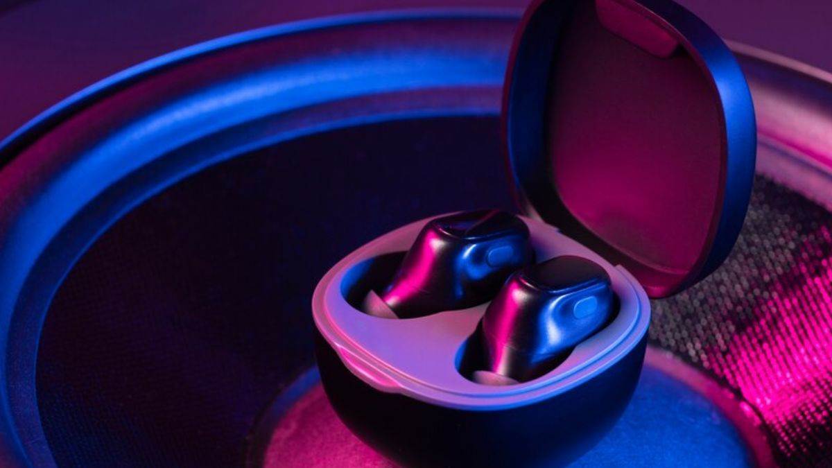 कानों में बजेंगे जब Wireless Earbuds तो मिलेगा शानदार म्यूजिक एक्सपीरियंस, 2024 में हेडफोन इंडस्ट्री में बढ़ा रुतबा