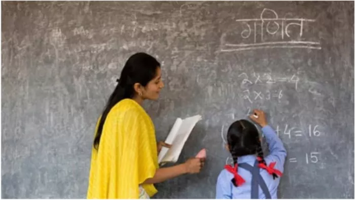 इन शिक्षकों की नौकरी जाना तय! शिक्षा विभाग लगातार कर रहा कार्रवाई, गड़बड़ी बिल्कुल बर्दाश्त नहीं
