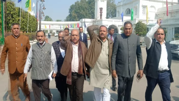 दिल्ली विधानसभा के बजट सत्र के दौरान हंगामे के चलते BJP के सात विधायकों को किया गया निलंबित