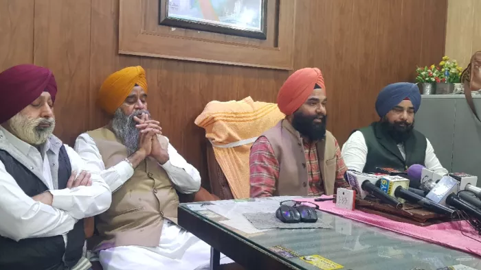 गुरुद्वारों के कमरों में बीड़ी-सिगरेट मिलने पर प्रबंधक निलंबित