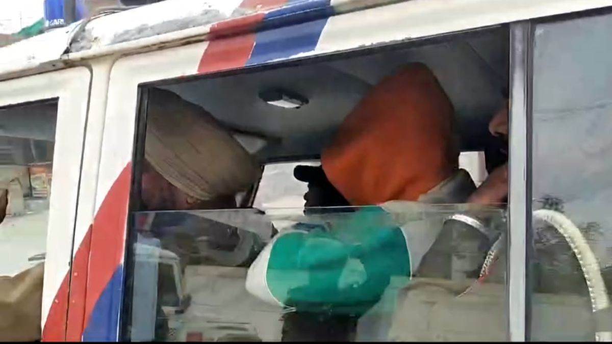 https://www.jagranimages.com/images/newimg/16022025/16_02_2025-arrest_23885344.jpg