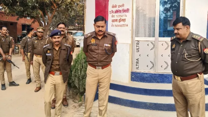 झंगहा में युवती की संदिग्ध परिस्थिति में मृत्यु होने के बाद जांच करने पहुंचे एसपी उत्तरी- जागरण