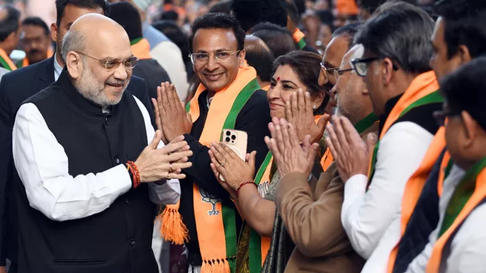 दिल्ली में बीजेपी विधायक दल की बैठक फिलहाल टल गई है।