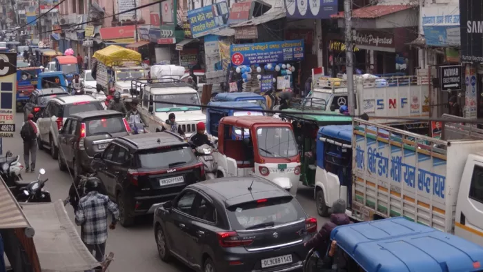 Traffic Jam: सप्ताहांत में शहर में रहा भीषण जाम, आंतरिक मार्गों में बेतरतीब वाहन बने समस्या
