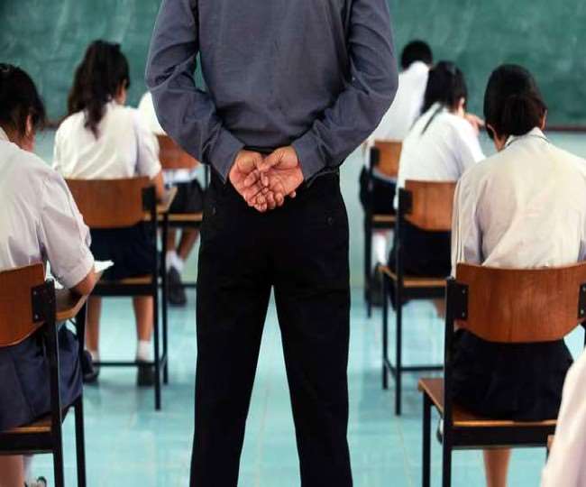 UP Board Exam 2022: शिक्षकों को तैनाती से पांच किलोमीटर दूरी में ही आवंटित होंगे परीक्षा केंद्र