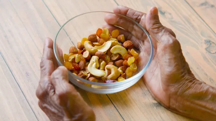Heart Health: हार्ट को हेल्दी रखने के लिए करें ड्राई फ्रूट्स का सेवन