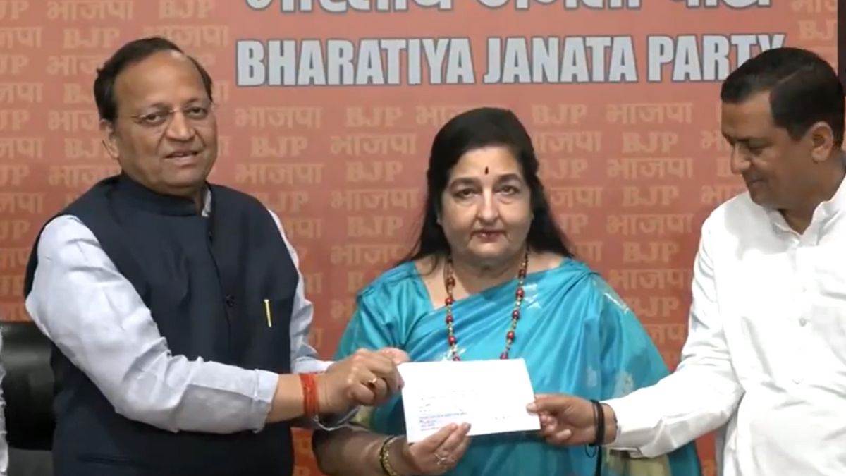 anuradha paudwal joins bjp political innings begins lok sabha elections2024