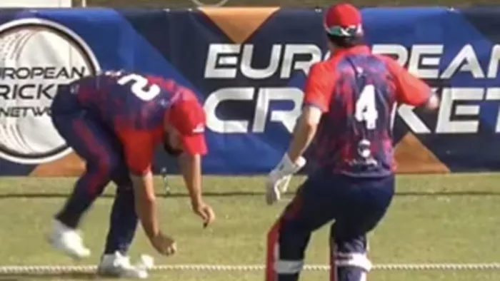 European Cricket League funny Fielding video, फोटो स्क्रीन ग्रैब