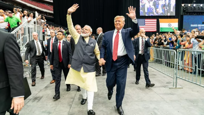 पीएम मोदी के विदेश दौरों में एनआरआइ से मुलाकात के लिए विशालकाय स्टेडियम होते हैं बुक।