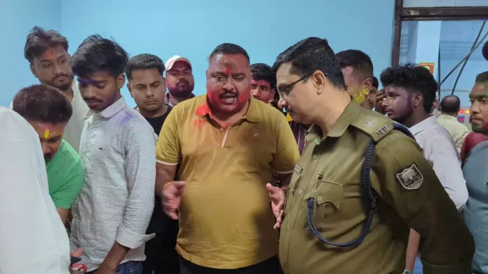 आरा में वांटेड समेत 3 को गोली मारी