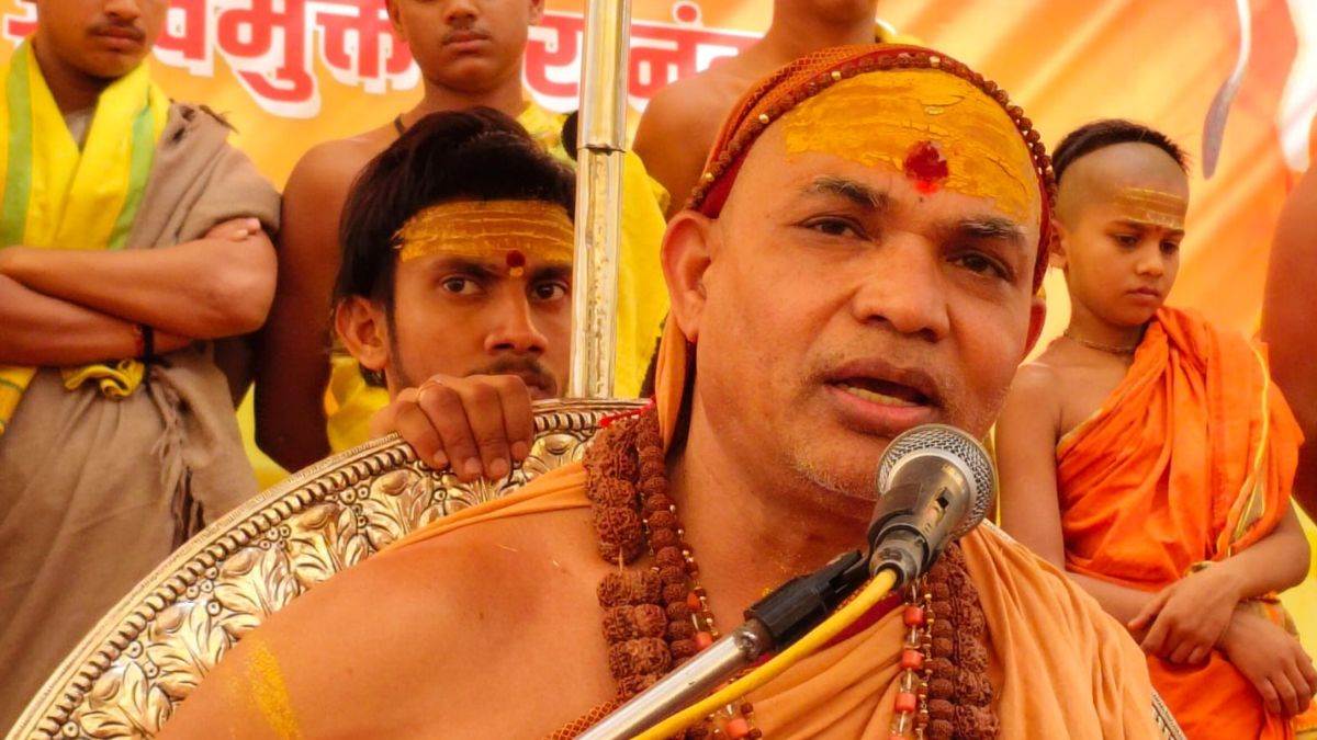 https://www.jagranimages.com/images/newimg/16032025/16_03_2025-avimukteswaranand_23900794_201755726.jpg