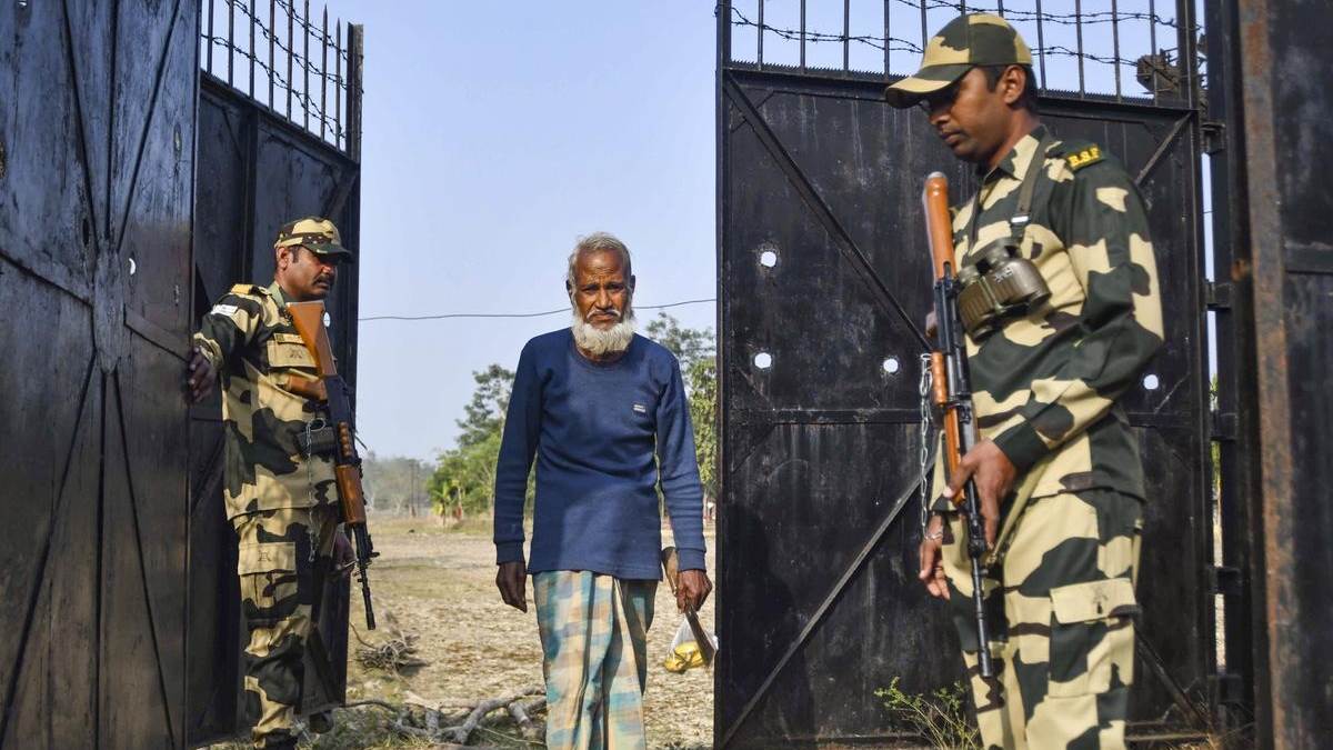 https://www.jagranimages.com/images/newimg/16032025/16_03_2025-bangladeshi_23900850.jpg